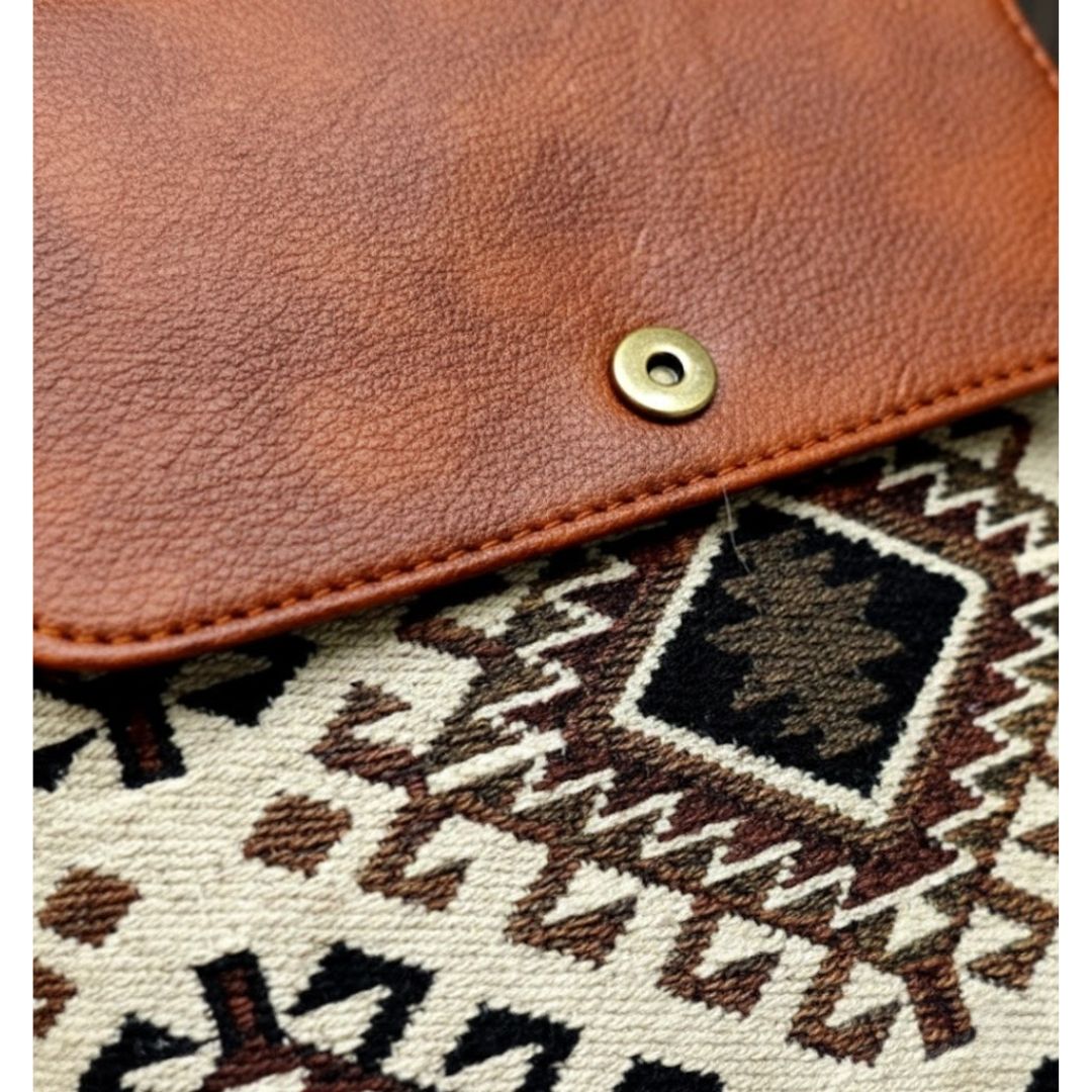 Stylish Leather Flap Sling Bag for Everyday Use 147